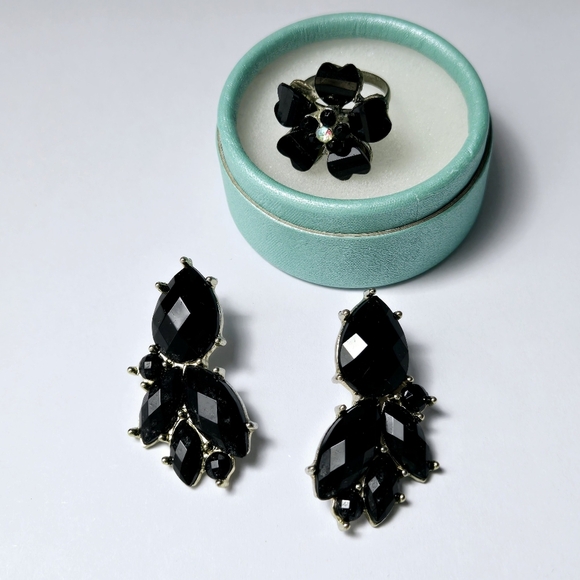 Vintage Black Floral Ring and Earrings Set - Picture 12 of 17